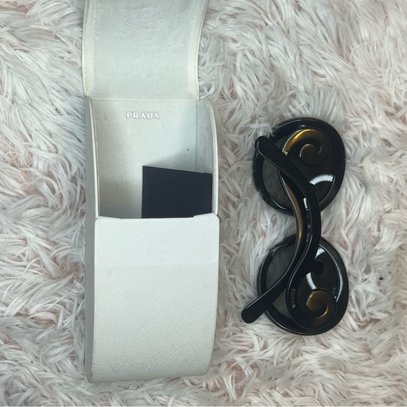 Prada sunglasses with case - Picture 12 of 13